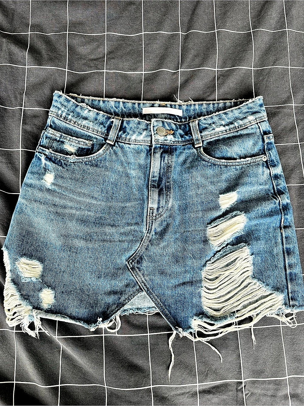 ZARA Distressed Denim Jean Shorts in Blue Size 2